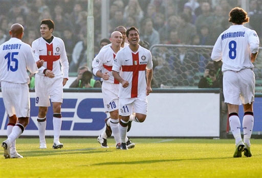 本赛季开拓者打勇士三分命中率43.6%，打其他队32.1%（本季开拓者对勇士三分命中率43.6%，对其余对手仅32.1%）