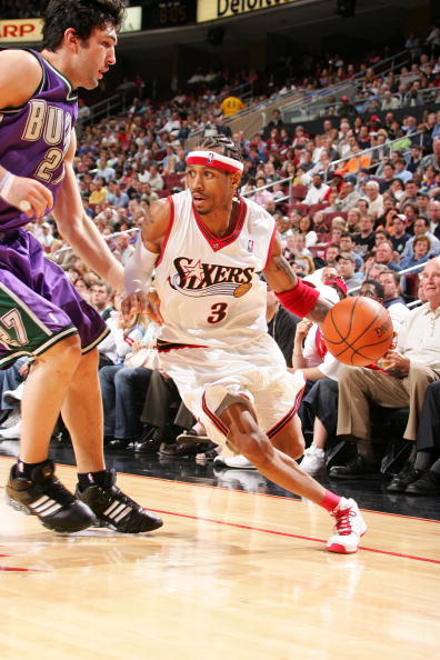 皇马内乱升级！阿隆索失控更衣室，库尔图瓦孤独发声背后的真相（皇马风波升级：阿隆索难控更衣室，库尔图瓦孤身发声背后真相）