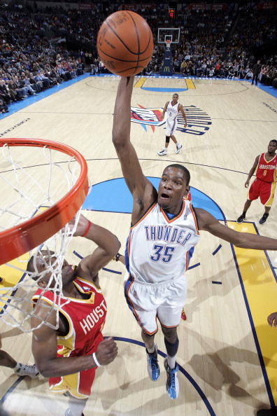 鲍威尔认为自己比里夫斯&比尔等人强：他们有特长 但我都会一点（鲍威尔称自己比里夫斯、比尔更全面：他们各有特长，我样样都会一点）