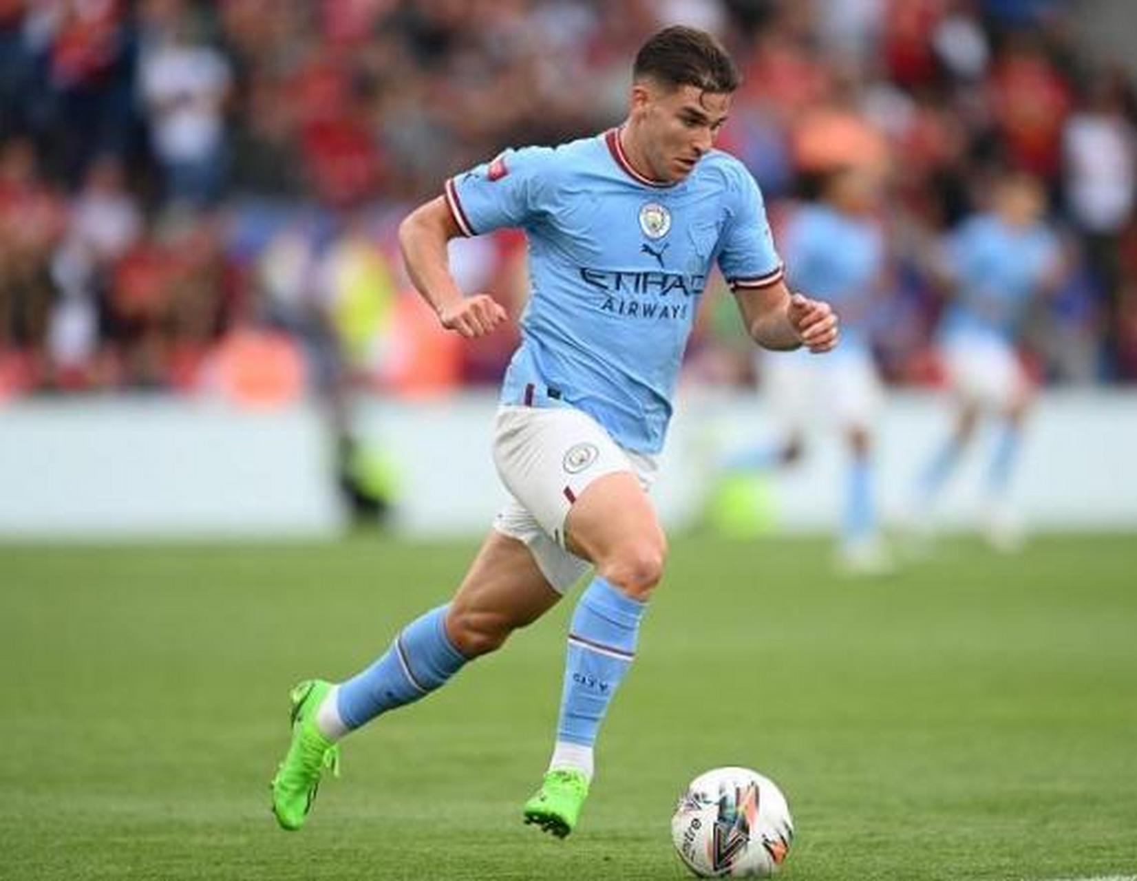 记者：青岛伤兵满营 胡小龙纪卓崴脚&王奕博肩伤复发&段昂君发烧（记者：青岛队伤病不断，胡小龙与纪卓脚踝扭伤，王奕博肩伤复发，段昂君发烧）