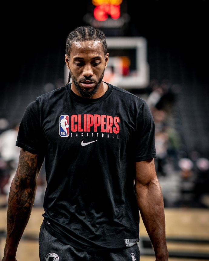 环足奖最佳中东球员候选：C罗领衔，本泽马、坎特在列（环球足球奖中东最佳球员候选出炉：C罗领衔，本泽马、坎特入选）