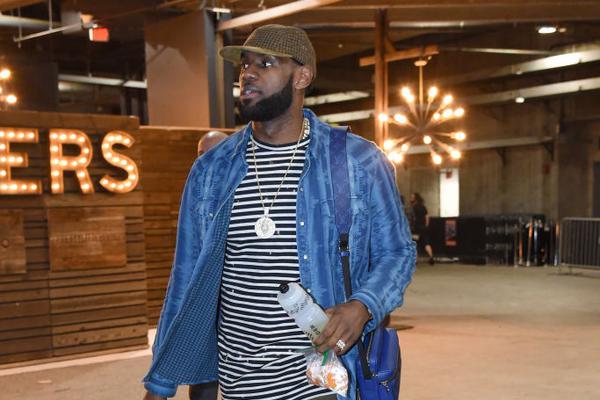 世界杯门票销量已近两百万张，第三阶段门票销售12月11日开始（世界杯门票接近200万张售出，第三阶段将于12月11日开售）