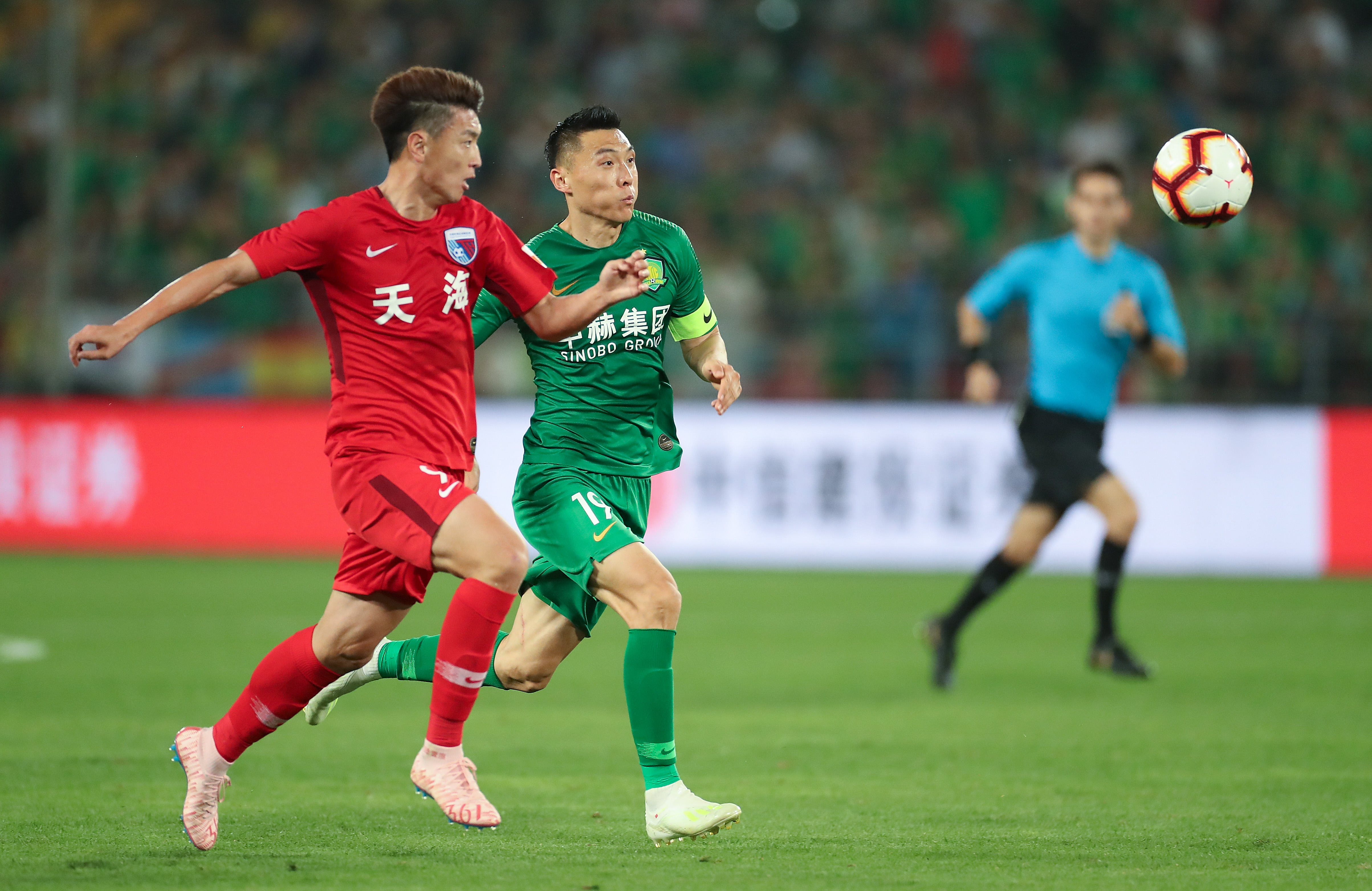 本菲卡女足炮轰离谱判罚，回传失误吹罚越位在先&无接触判点（本菲卡女足痛批离谱判罚：回传误判越位、零接触竟判点球）