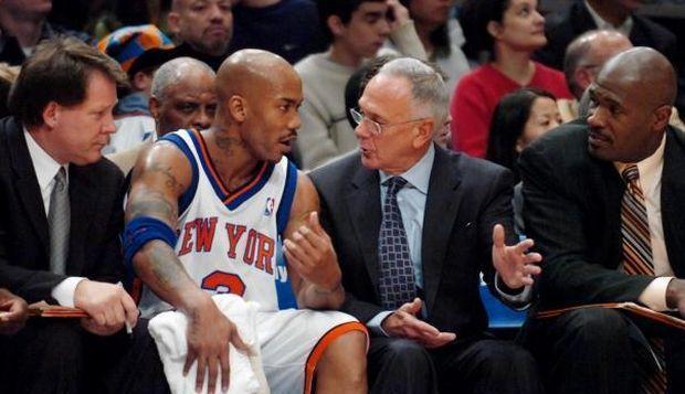 比划啥呢？马瑟林做嘲讽动作 裁判直接吹技犯（挑衅手势惹祸，马瑟林被裁判直接吹技术犯规）