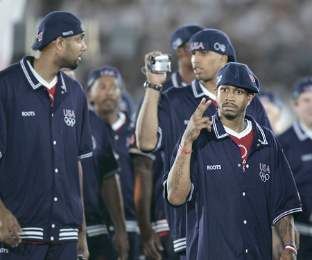 欧冠赛场精彩瞬间：巴萨主场2-0取胜,（欧冠高光时刻：巴萨坐镇主场2-0告捷）