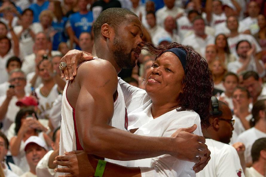 内马尔伤愈回归展现无解技术（内马尔伤愈归来再现无解神技）